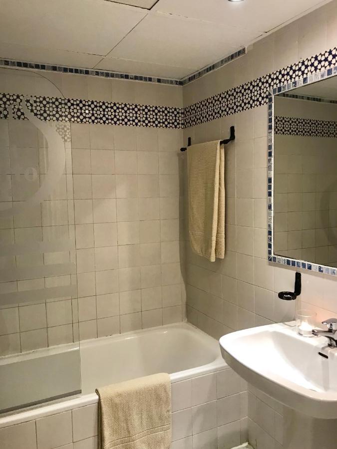 Large And Elegant In Puerto Banus With Pools And Paddle Leilighet Marbella Eksteriør bilde