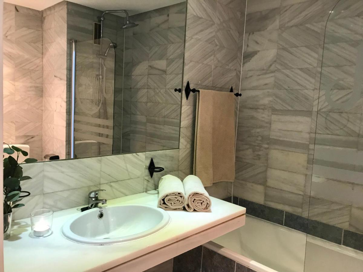 Large And Elegant In Puerto Banus With Pools And Paddle Leilighet Marbella Eksteriør bilde